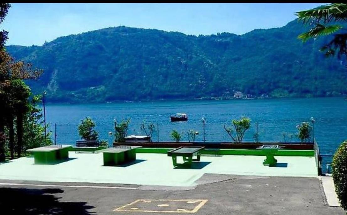 Holiday On The Lake Lugano Bissone Exteriör bild